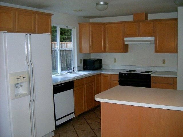 2nd image of 4108 Avonlea Dr SE