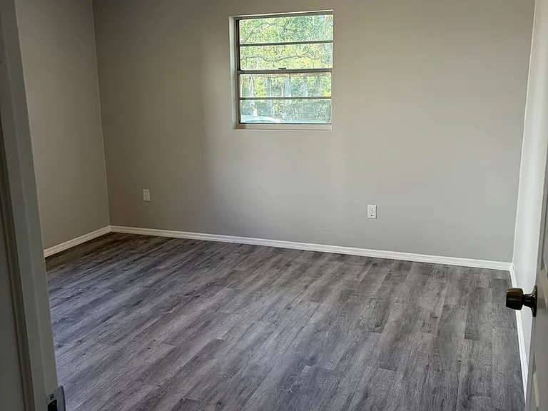 190 W Ventris Ave — Photo 14