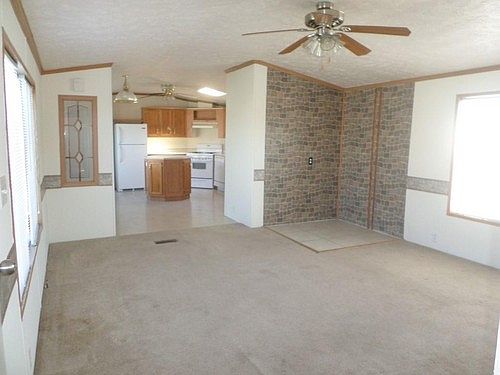 3rd image of 2372 Deer Lake Dr