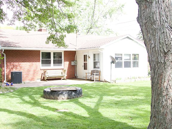 3rd image of 724 Winterberry Dr