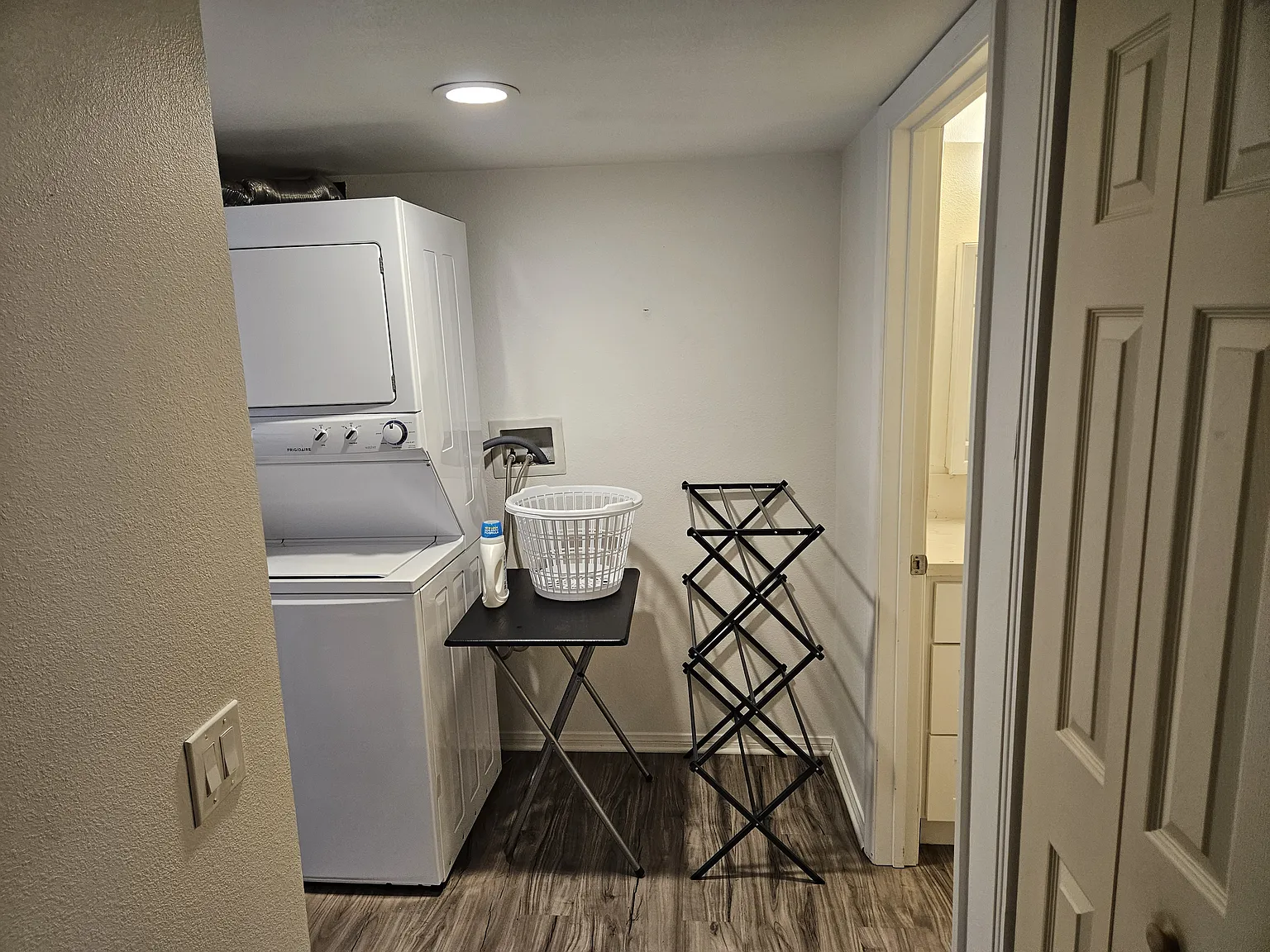 2 bed, 868 sqft, $3,000 — Photo 3