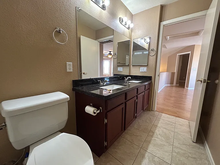 4334 E Anderson Dr — Photo 33