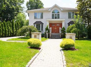 44 Bennett Rd, Teaneck, NJ 07666