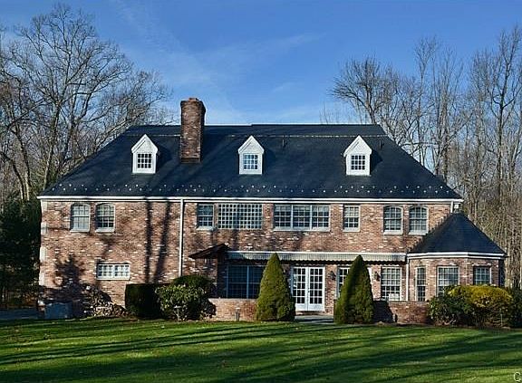 2nd image of 82 Beacon Hill Ln