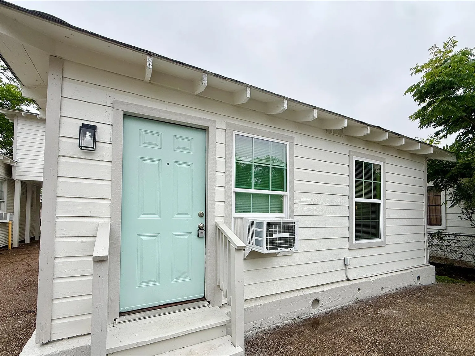 1 bed, 1.0 bath, 598 sqft, $695 — Photo 2