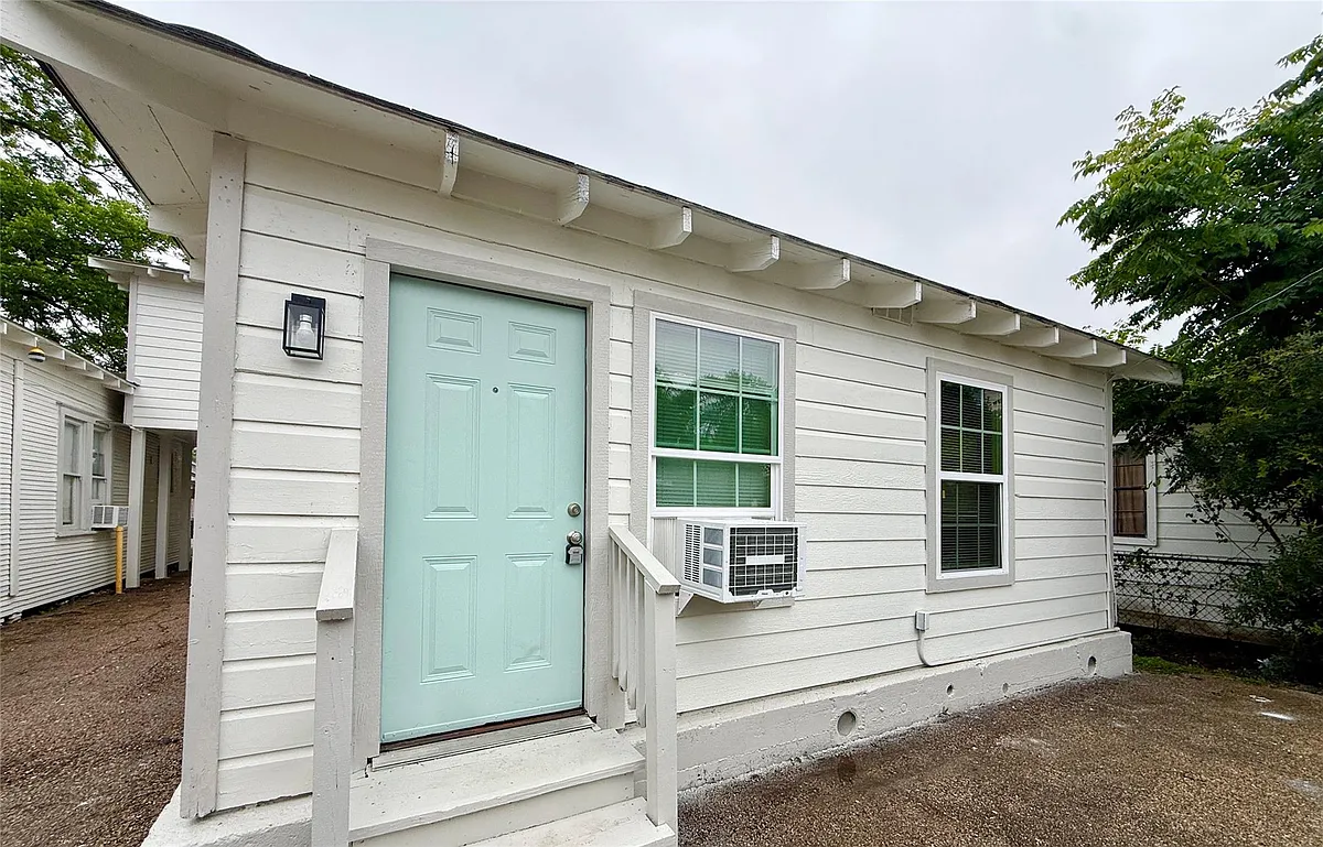 Building Photo - 7427 Avenue I #D