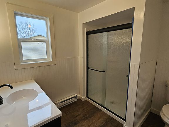 3rd image of 638 E Gordon St