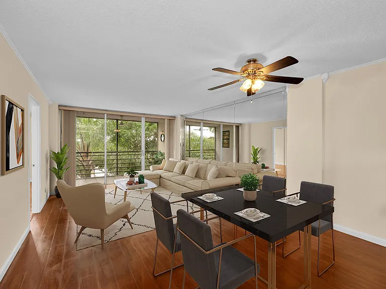 118 Royal Park Dr #4G — Photo 1