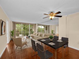 118 Royal Park Dr