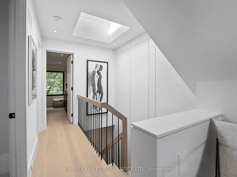 43 Summerhill Ave — Photo 28