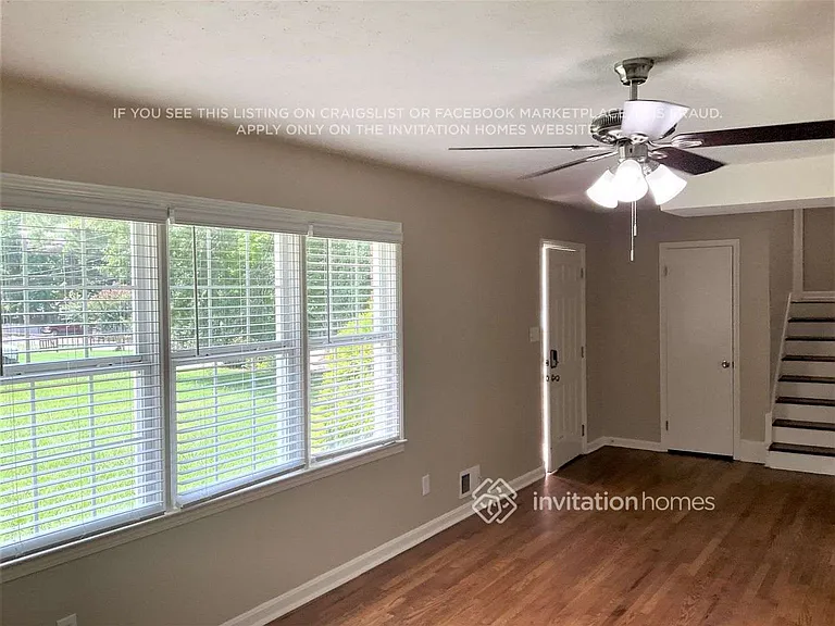 1634 E Lake Dr — Photo 2