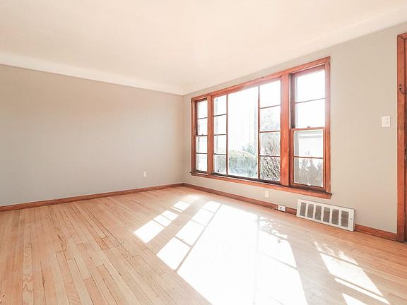 4th image of 9157 Garfield Blvd