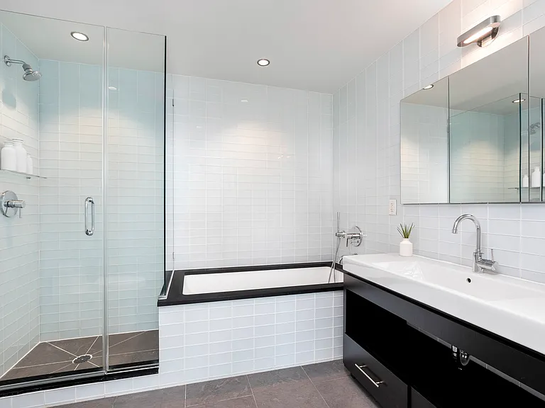 554 W 54th St #25Y — Photo 8