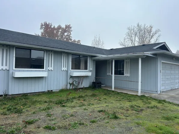 2908 Lois Ln, Grants Pass, OR 97527