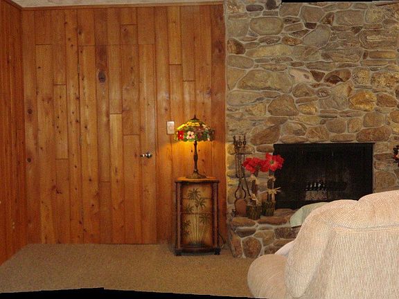 Built in HDTV / Wet Bar