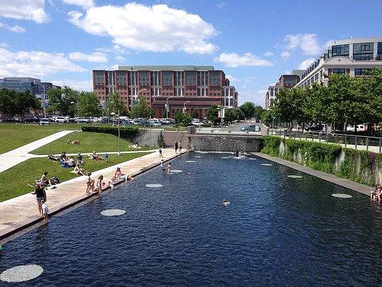 15 mins walk to the The Yards Park + Restaurants