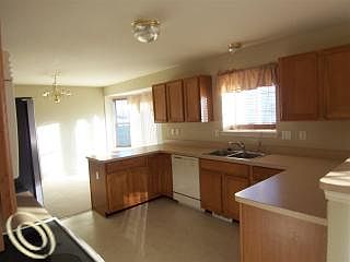 5th image of 8822 Tamarack Ln