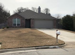 913 Timberline Dr, Fort Worth, TX 76126