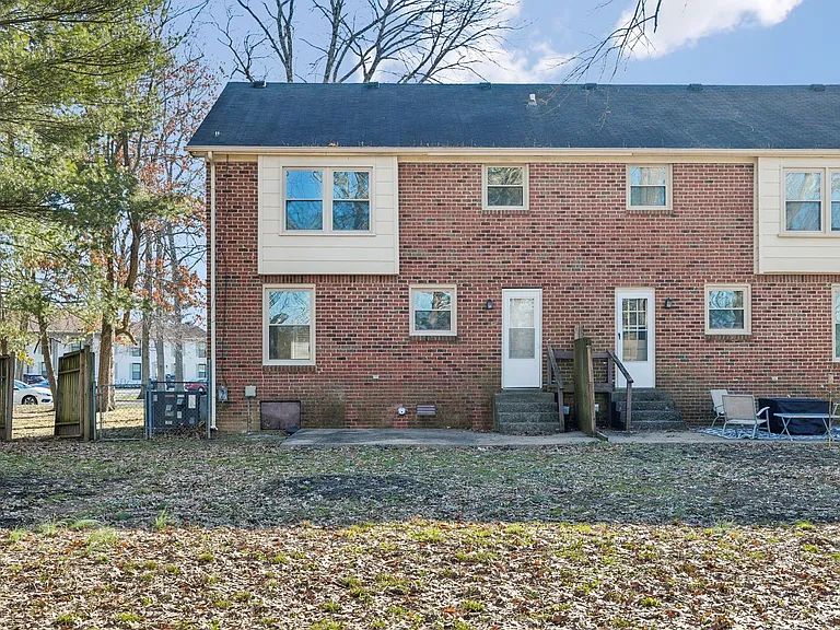 1421 Huntington Dr — Photo 29