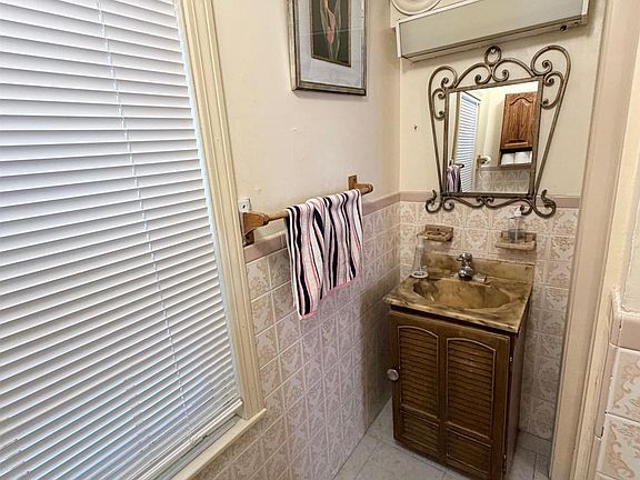 4th image of 14 Saint Mary Rd