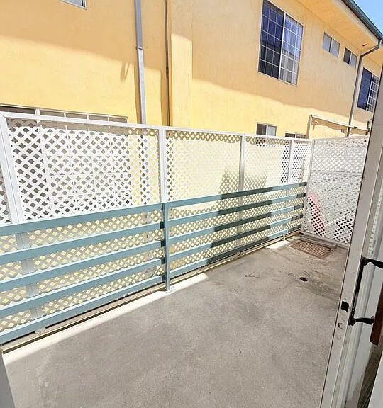 11738 Mayfield Ave #109 — Photo 22