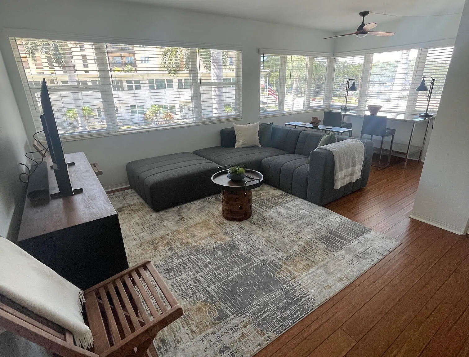 2 bed, 900 sqft, $2,000 — Photo 2
