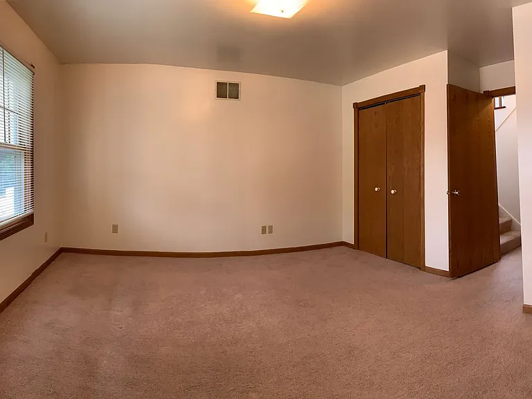465-473 W Grand Ave — Photo 27