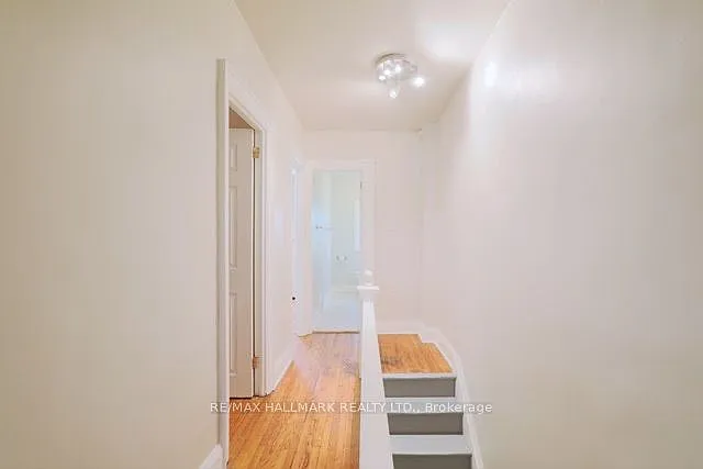 1481 Queen St E #UPPER — Photo 4