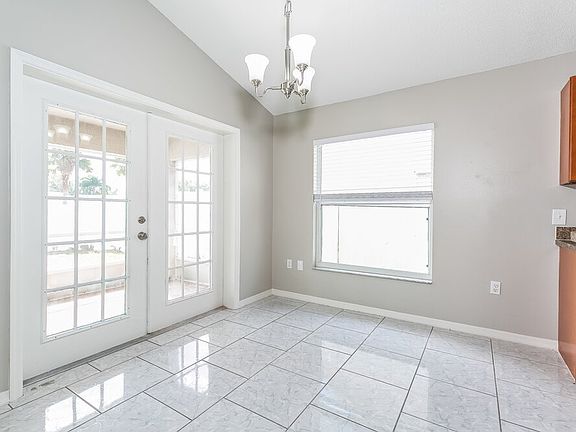 4th image of 2415 Winchester Blvd