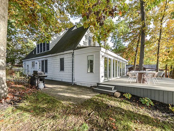 2nd image of 11542 Riverbank Ln