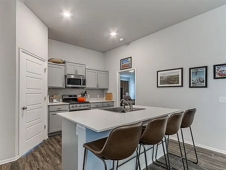3 bed, 1340 sqft, $1,695 — Photo 3
