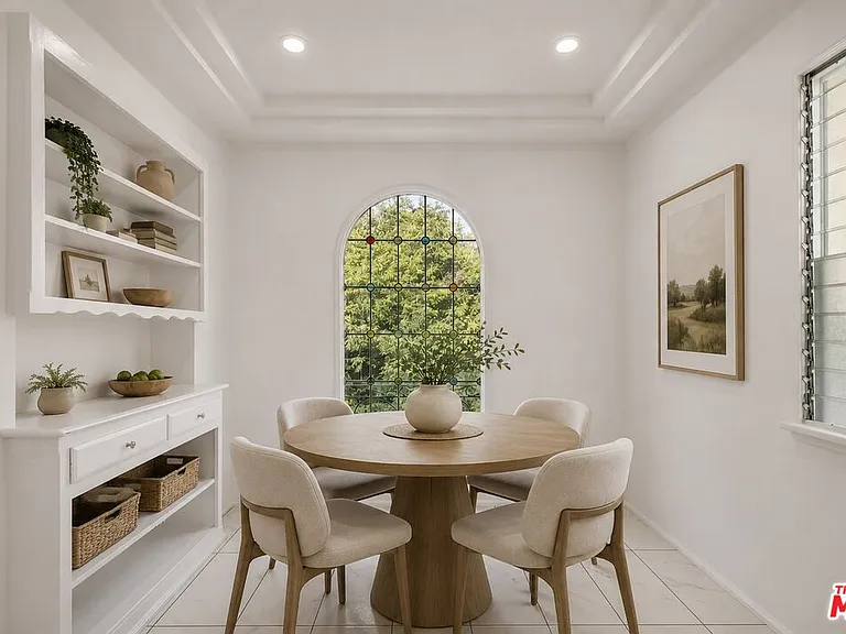 207 S Reeves Dr — Photo 6