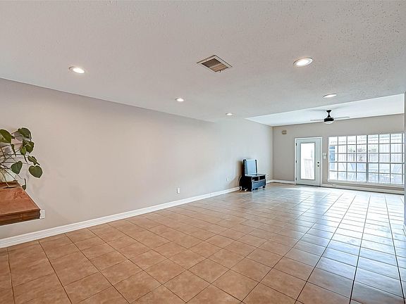3rd image of 2232 S Piney Point Rd APT 103