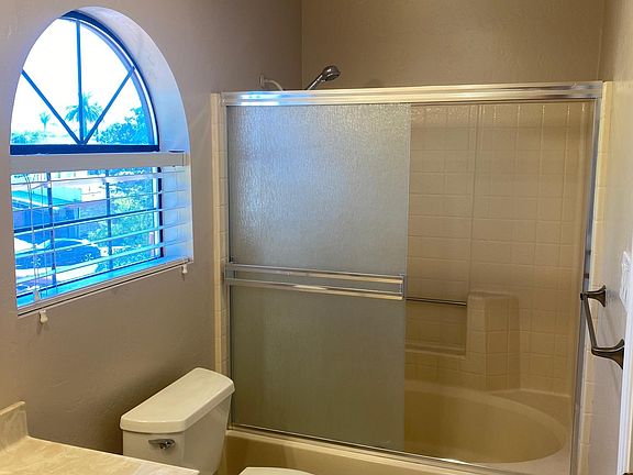 5th image of 7837 La Mesa Blvd