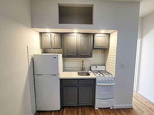 1st image of 2333 1st Ave APT 3D