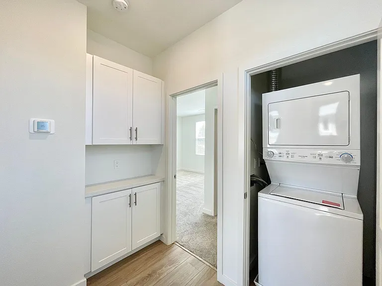 9305 E Heaney Cir — Photo 32
