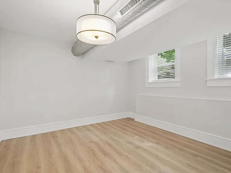 859 W Wellington Ave #G — Photo 10