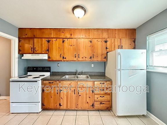 3rd image of 221 Robert E Lee St #A