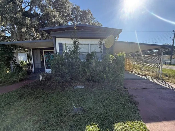 4732 Lakeside Dr, Zephyrhills, FL 33542