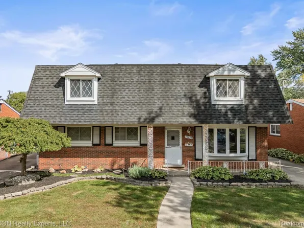 26828 Merideth Dr, Warren, MI 48091