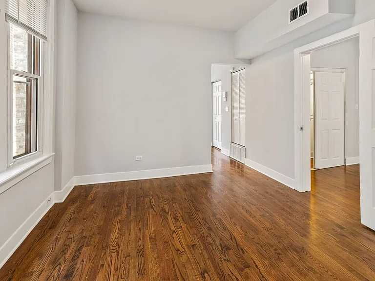2110 W Division St #3R — Photo 7