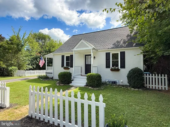 6 Virginia Ave, Berryville, VA 22611
