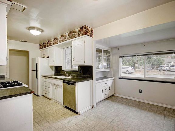 2nd image of 4837 Palomino Ln