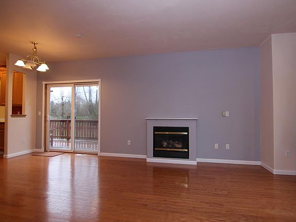 2nd image of 25123 Roberts Dr Unit 202