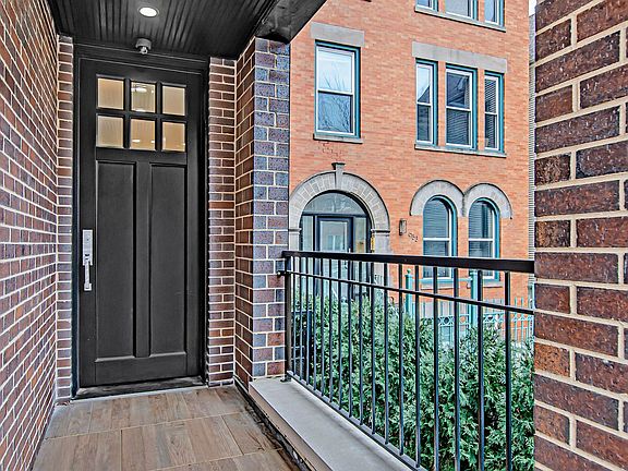 2nd image of 647 W Aldine Ave #1W