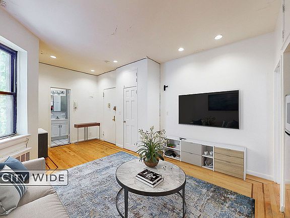 2nd image of 1441 York Ave APT 3RS