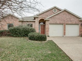 624 Honeysuckle Way, Desoto, TX 75115
