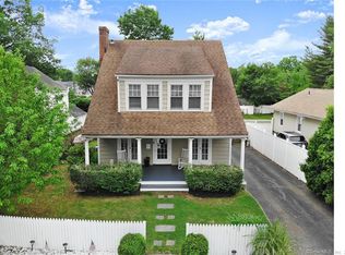 239 N Pine Creek Rd, Fairfield, CT 06824