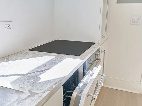 5th image of 458 W 20th St APT 2C