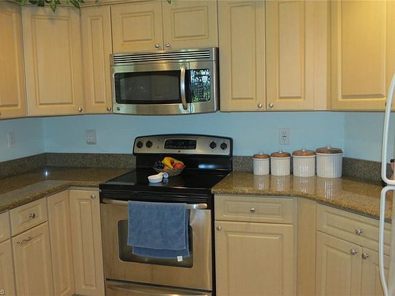 4th image of 843 Santa Lucia Ave S